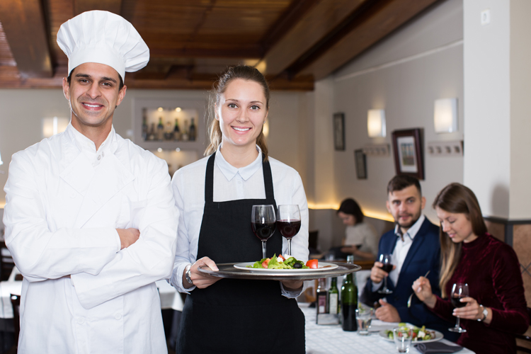 Cercasi Cameriere/a e aiuto Cuoco zona Marina di Pisa per la stagione estiva 